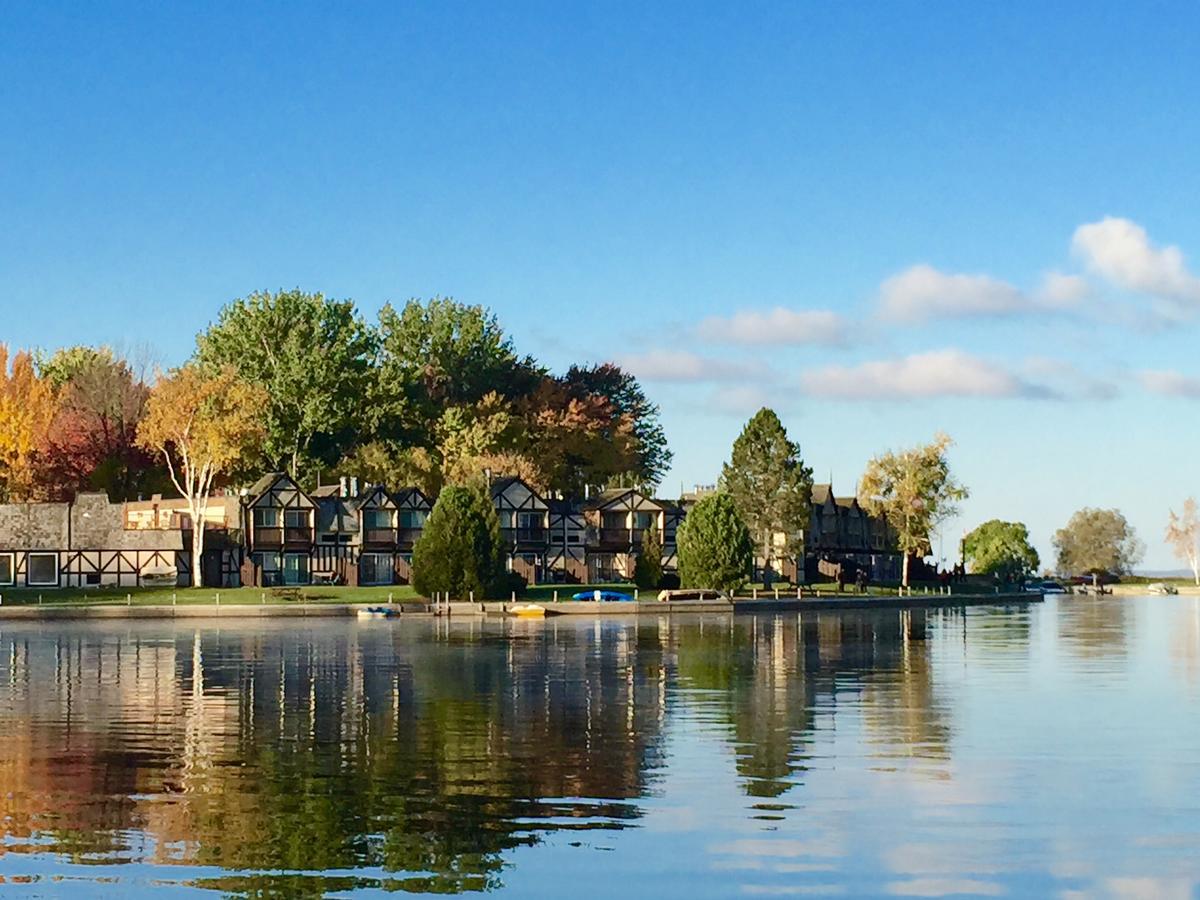 Lagoon Harbour Resort & Hotel Orillia Exterior photo