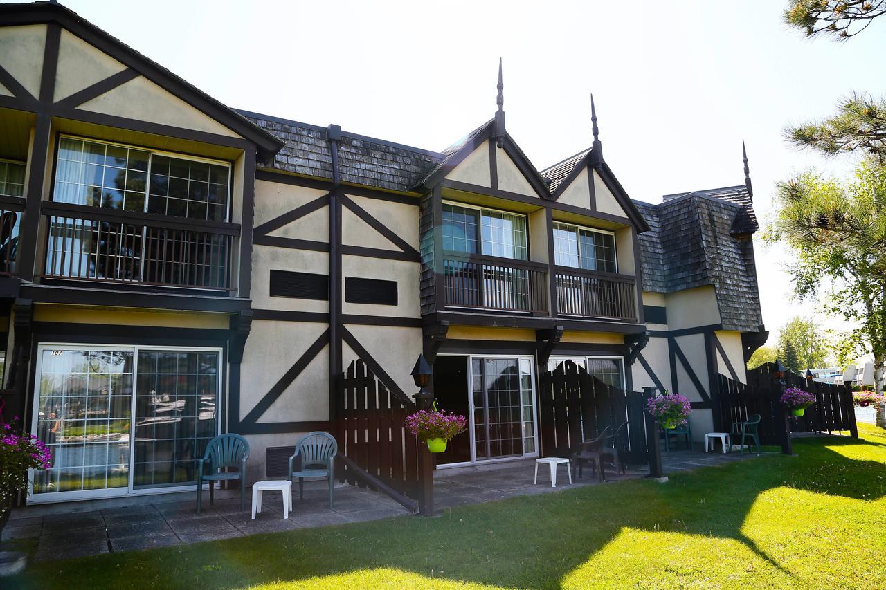 Lagoon Harbour Resort & Hotel Orillia Exterior photo