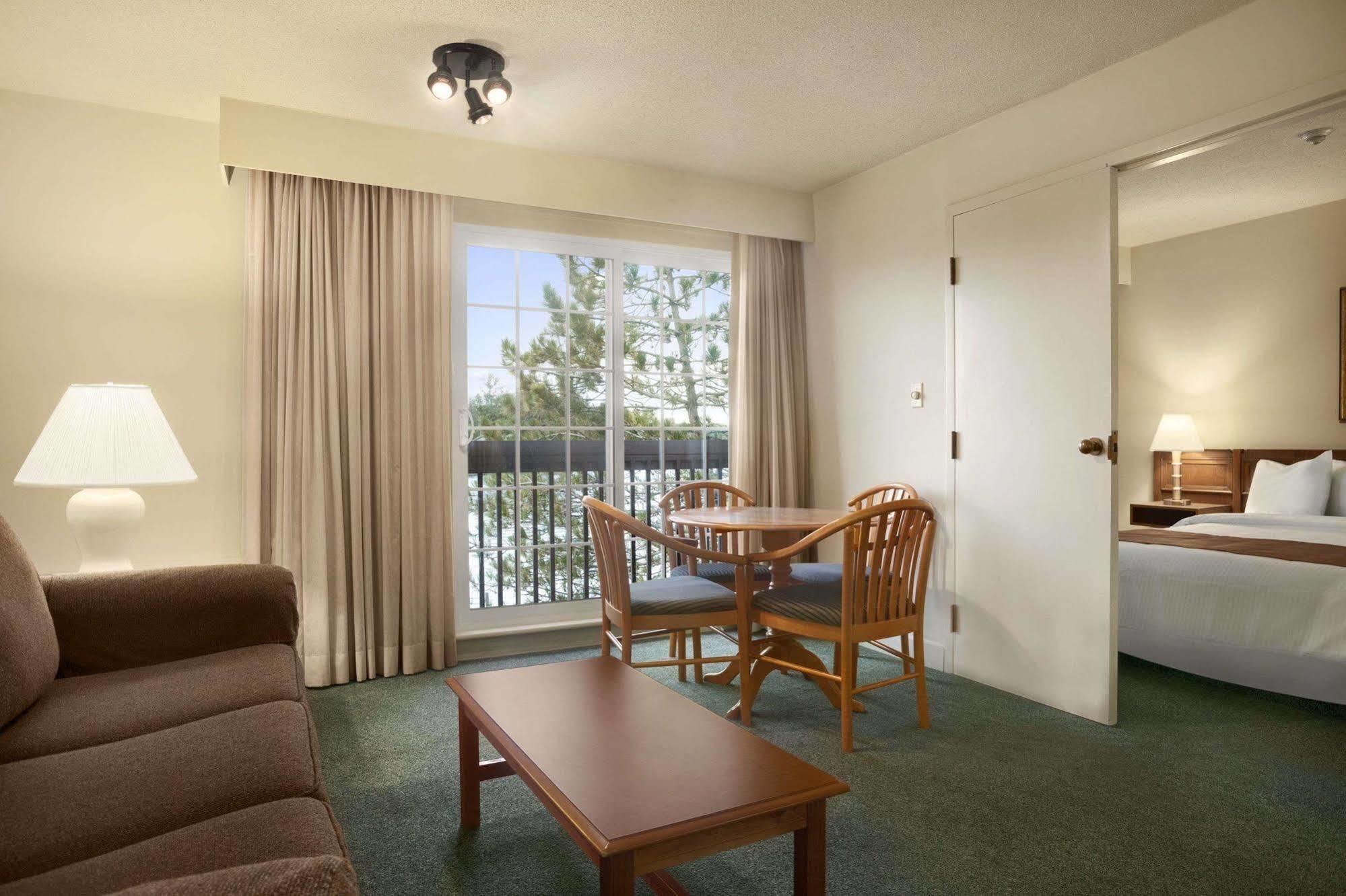 Lagoon Harbour Resort & Hotel Orillia Exterior photo